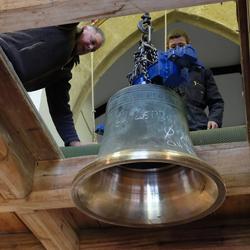 Raising the bell to the ringing platform.